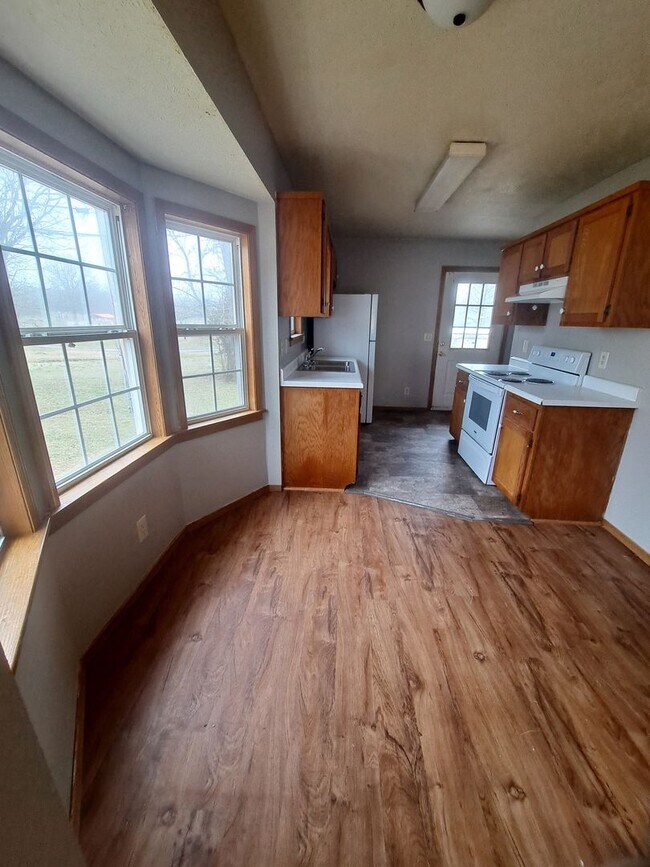 402 S 3rd St Unit 402 S 3rd St B, Flippin, AR 72634 Room for Rent in