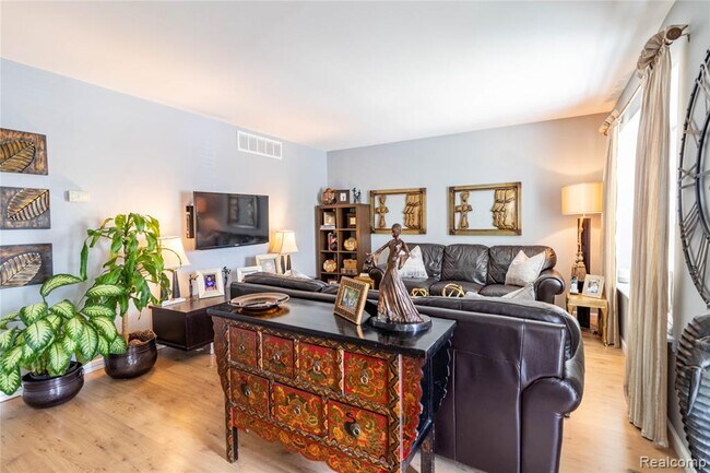 Foto del edificio - 24483 Bashian Dr