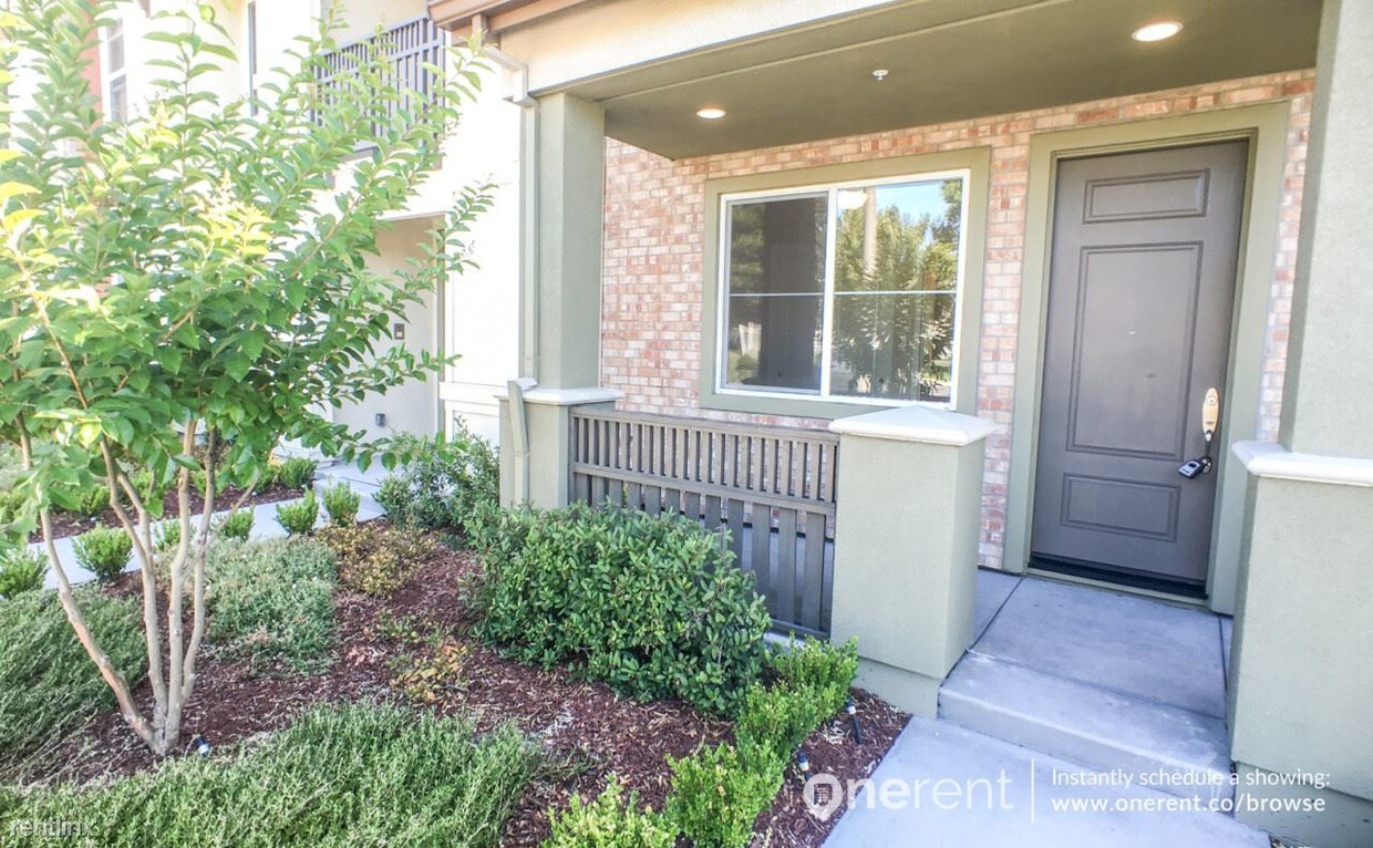 Foto principal - 1075 E Duane Ave