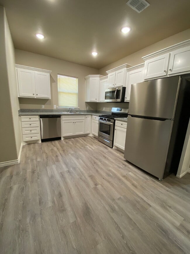 Building Photo - 3/2/2 in Frenship ISD!