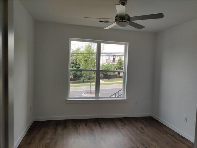 Foto del edificio - 4801 Springdale Rd