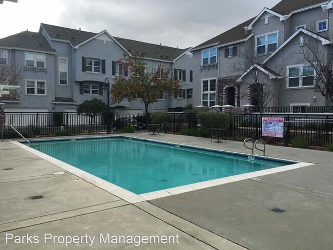Building Photo - 4 br, 3 bath House - 1155 Munich Terrace