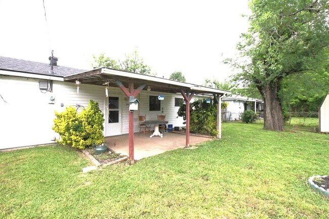 Building Photo - 1711 Caney Lake Dr