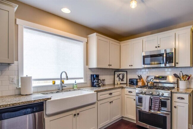 Foto del edificio - 525 SE Gleneden Place