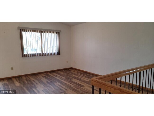 Foto del edificio - 6868 Sherwood Rd