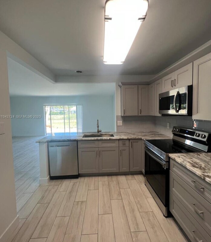 Building Photo - 19420 Carolina Cir