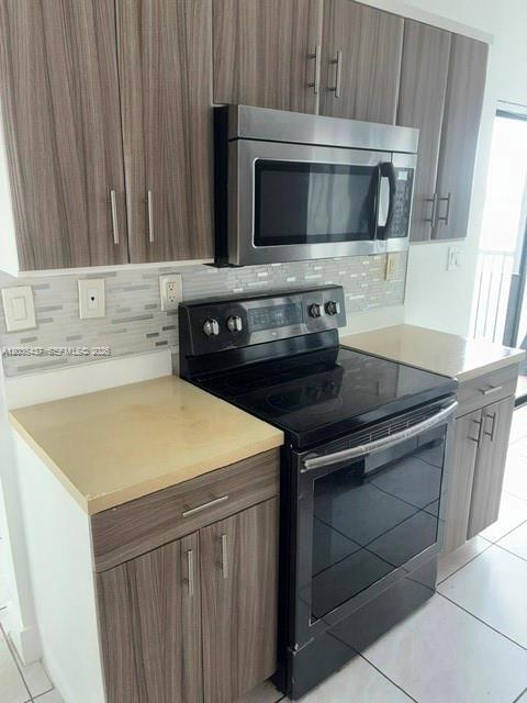 Foto del edificio - 15545 Miami Lakeway N