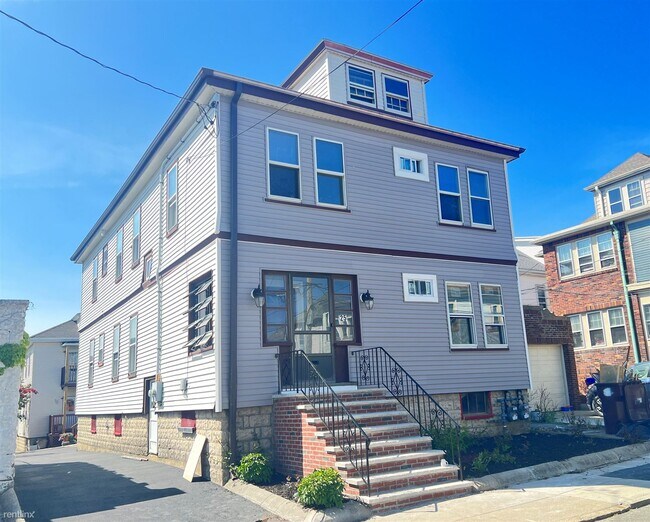 Foto del edificio - 4 br, 2 bath Duplex - 25 Teragram St