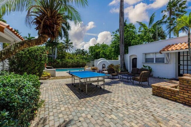 Building Photo - 1134 Harrison St