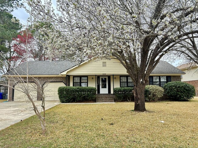 Building Photo - Available now. Freshly renovated! 4/3 Home...