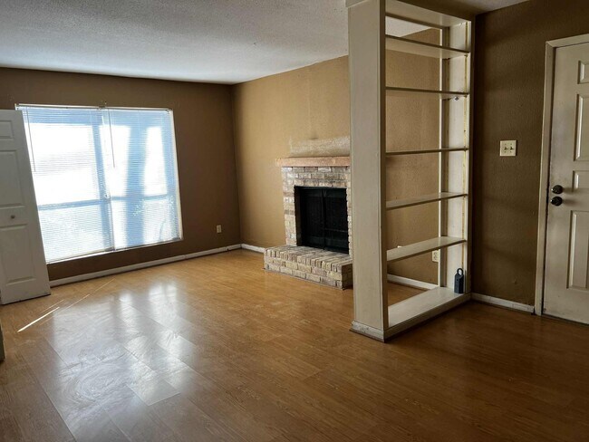 Foto del edificio - 2100 Wilcrest Dr
