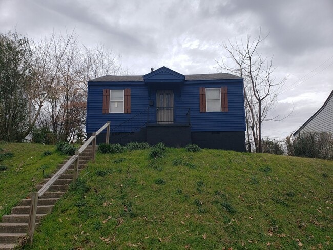 Photo - 2066 Farrington St House