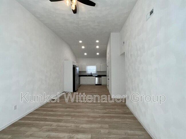 Foto del edificio - 5 Lakewood Dr