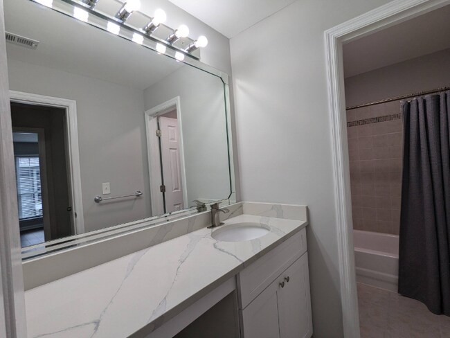 Foto del edificio - 322 Granville Ct