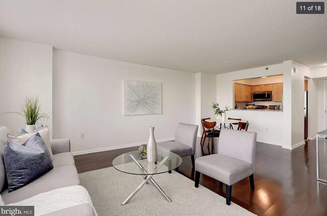 Foto del edificio - 10101 Grosvenor Plz