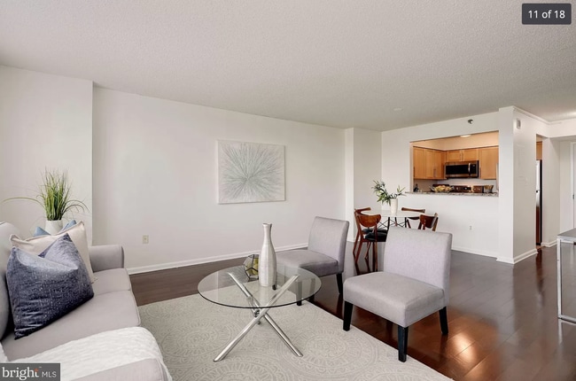 Building Photo - 10101 Grosvenor Plz