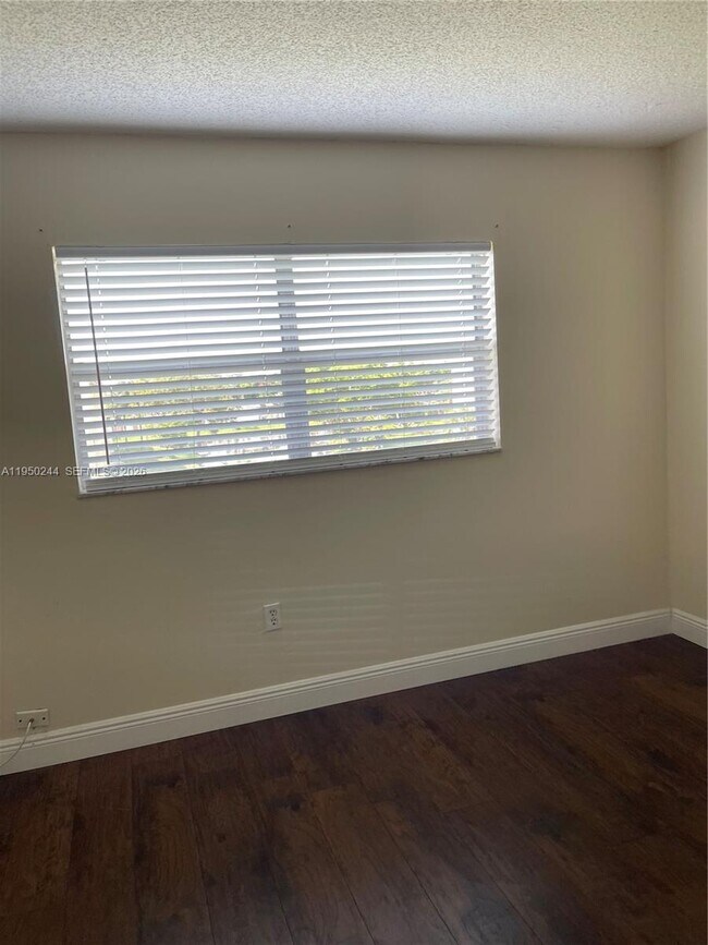 Foto del edificio - 4785 SW 62nd Ave