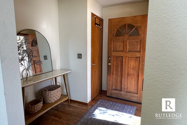 Foto del edificio - Spacious 3 Bedroom, 2 Bath Home in a Quiet...