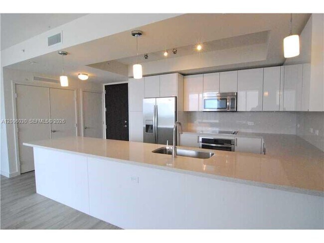 Foto del edificio - 999 SW 1st Ave