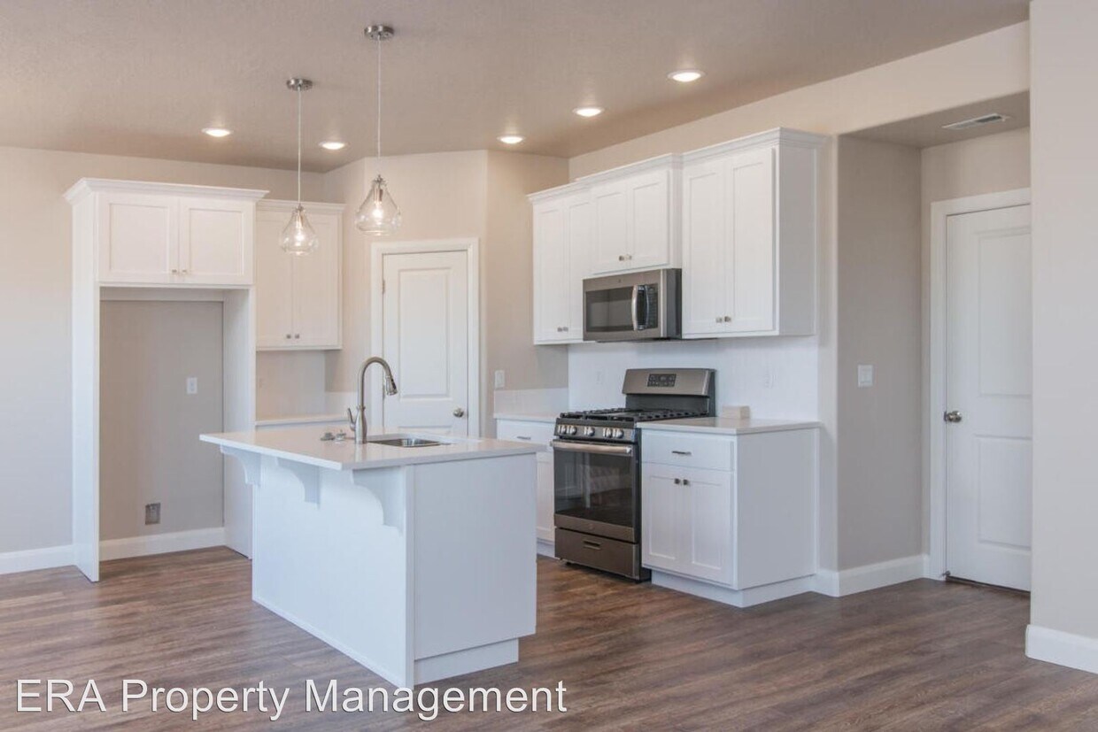 Primary Photo - 3 br, 2.5 bath House - 3083 W 1750 N #9