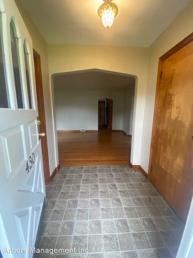 Building Photo - 3 br, 1.5 bath House - 430 W Grant Street