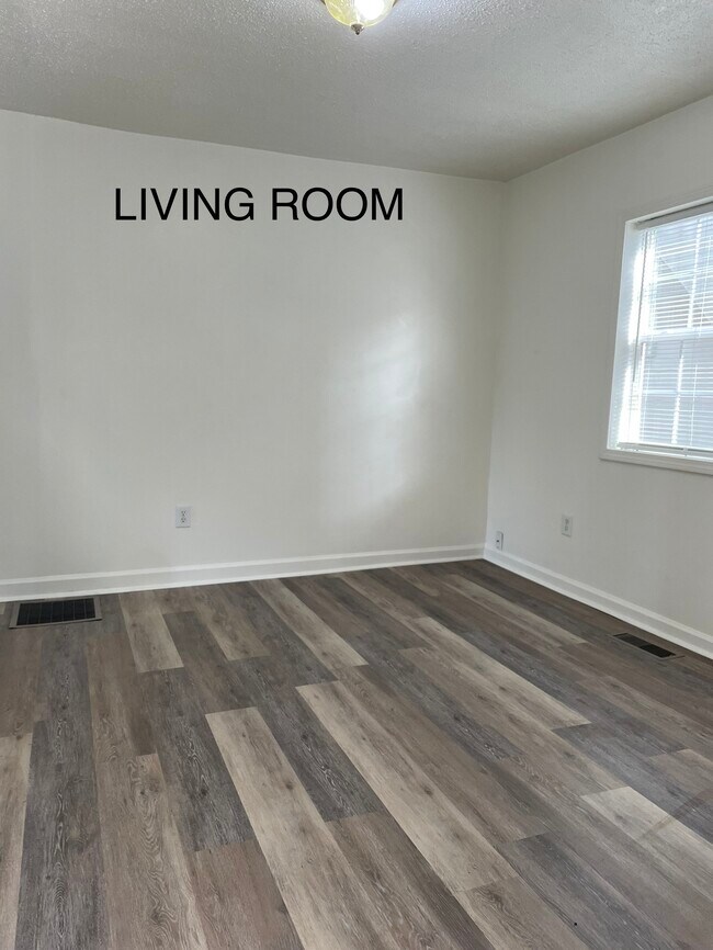 Building Photo - 613 College Dr