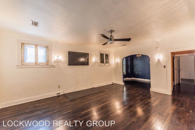 Building Photo - 3 br, 1 bath House - 1854 W Kings Hwy