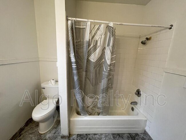 Foto del edificio - 2411 Golden Valley Rd