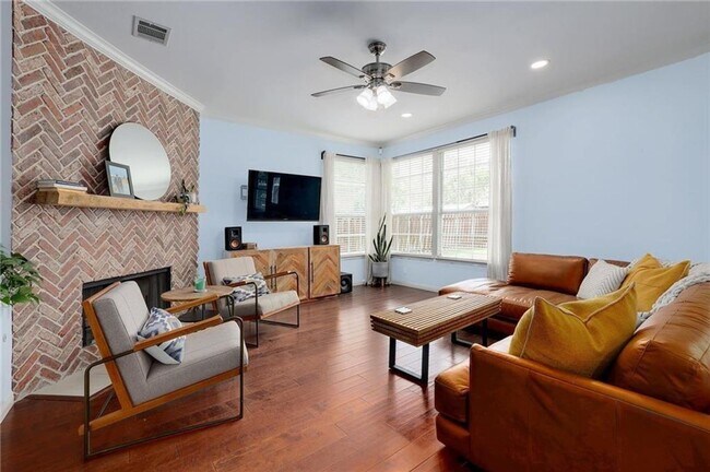 Foto del edificio - 1705 Azalea Dr