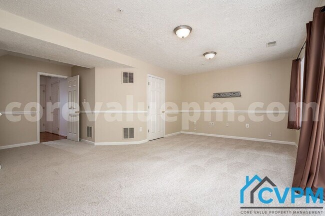 Foto del edificio - 2668 Streamview Dr