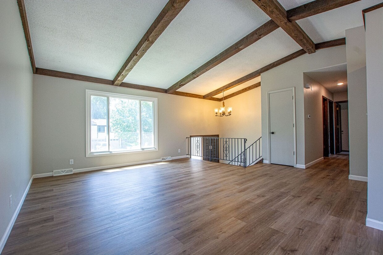 Primary Photo - 3 Bedroom / 1.5 Bath with Fenced Backyard and Washer/Dryer in Walnut Grove in Millard!