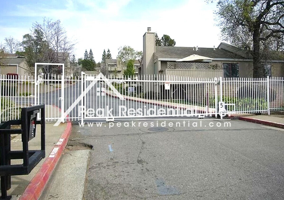 Primary Photo - 3 br, 2.5 bath House - 12113 Summer Ridge ...