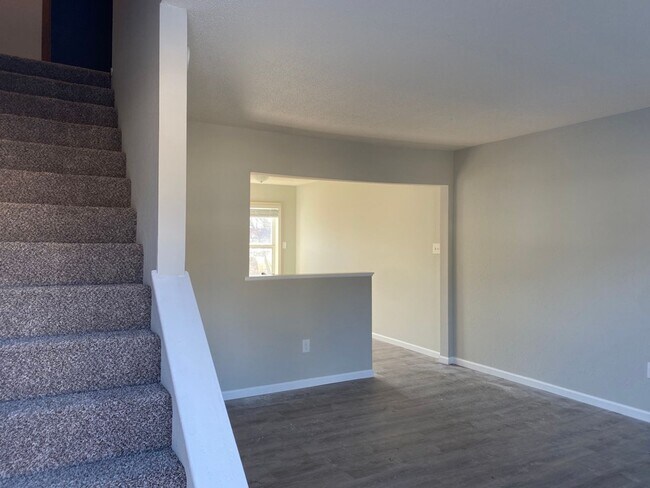 Foto del edificio - Three Level Condo with Garage