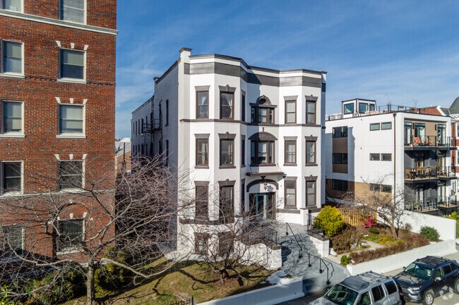 Foto del edificio - 3504 13th St NW