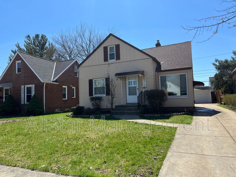 Foto principal - 8109 Pelham Dr