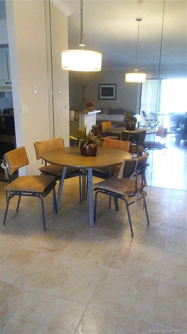 Foto del edificio - 9978 N Belfort Cir