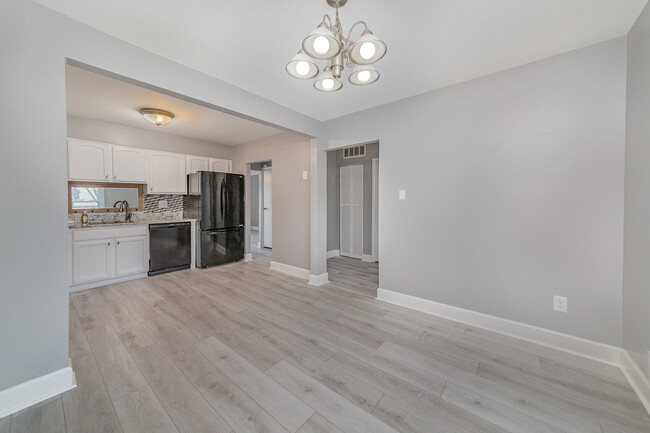 Dinning Area and Kitchen - 117 Stillmeadow Dr