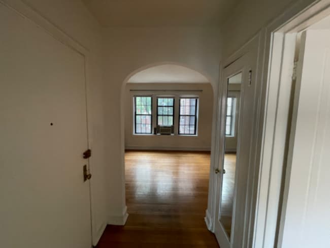 Photo - 1726 W Thome Ave