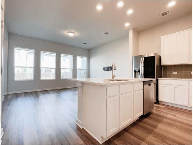 Foto del edificio - 15103 Ryman Rd