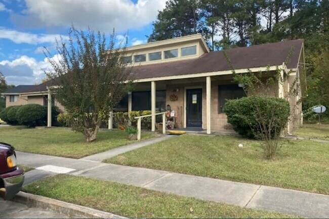 Foto del edificio - 300 Cobb Mill Rd