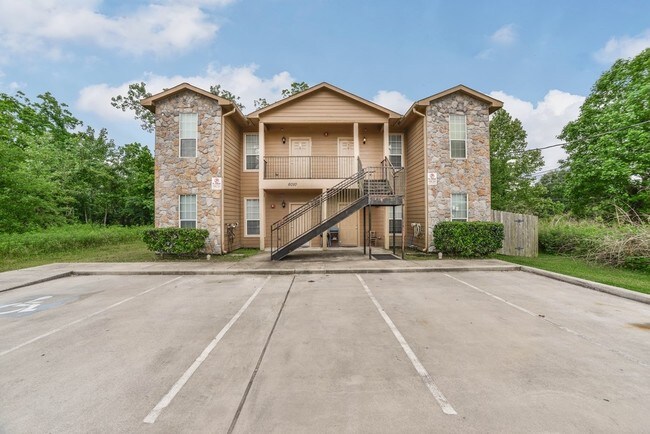 Foto del edificio - 6010 Bender Rd