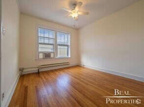 Building Photo - 1121 W Oakdale Ave