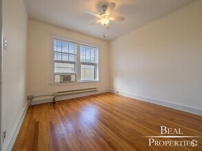 Building Photo - 1121 W Oakdale Ave