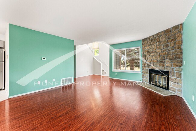 Foto del edificio - Spacious Home with Washer/Dryer and Centra...