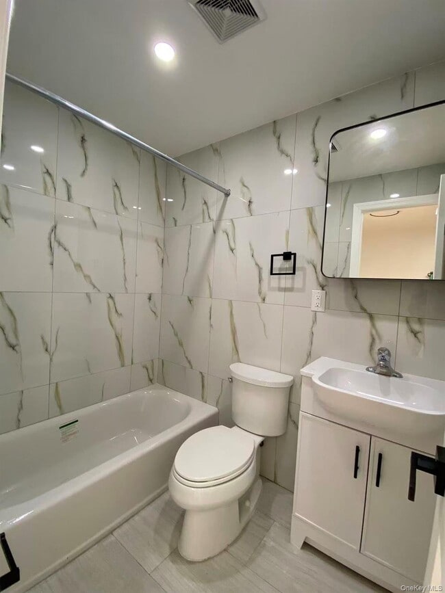 Foto del edificio - 8-55 Wyckoff Ave