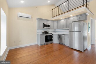 Building Photo - 6607 Ridge Ave