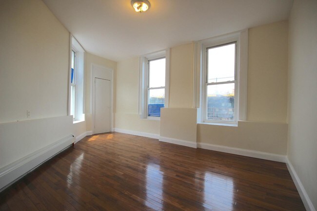 Building Photo - 1308 Broadway