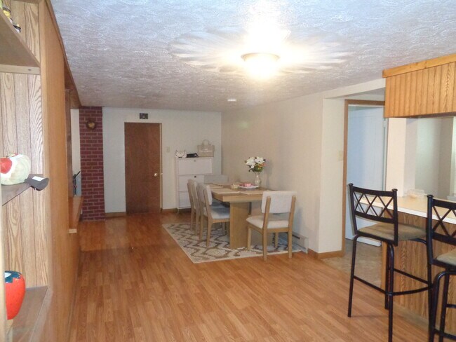Comedor - 536 N Centre St