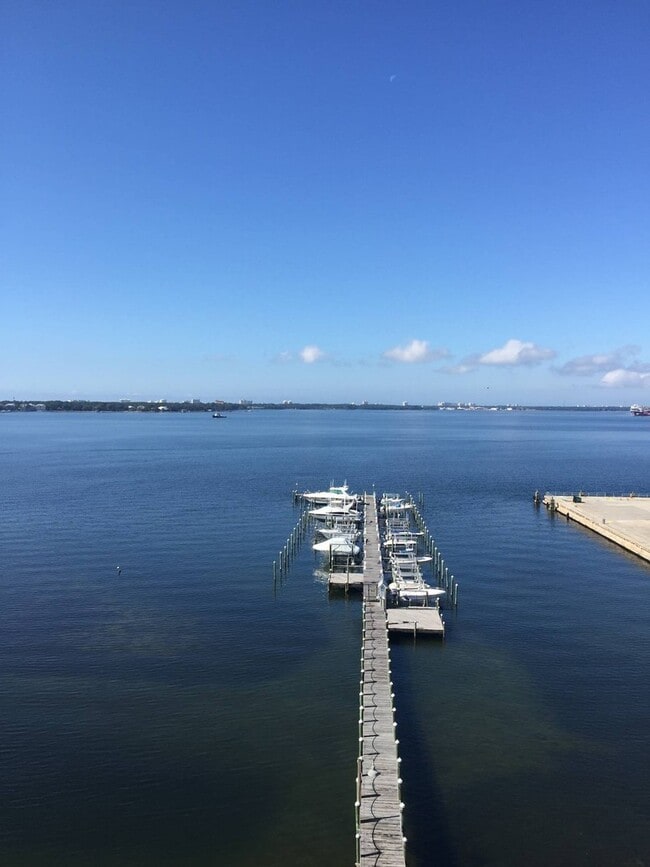 Building Photo - Fabulous Waterfront Condo in Coveted "Harbour Village" on Beautiful St. Andrew's Bay!