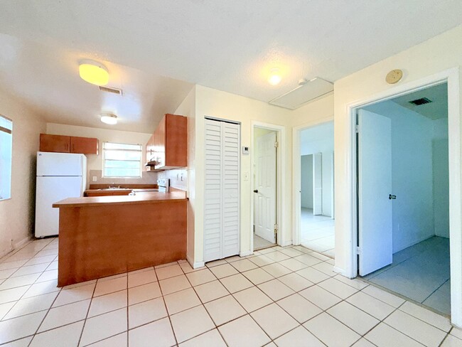 Foto del edificio - 800 NE 14th St